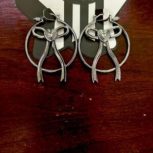 Dark plated bow hoops